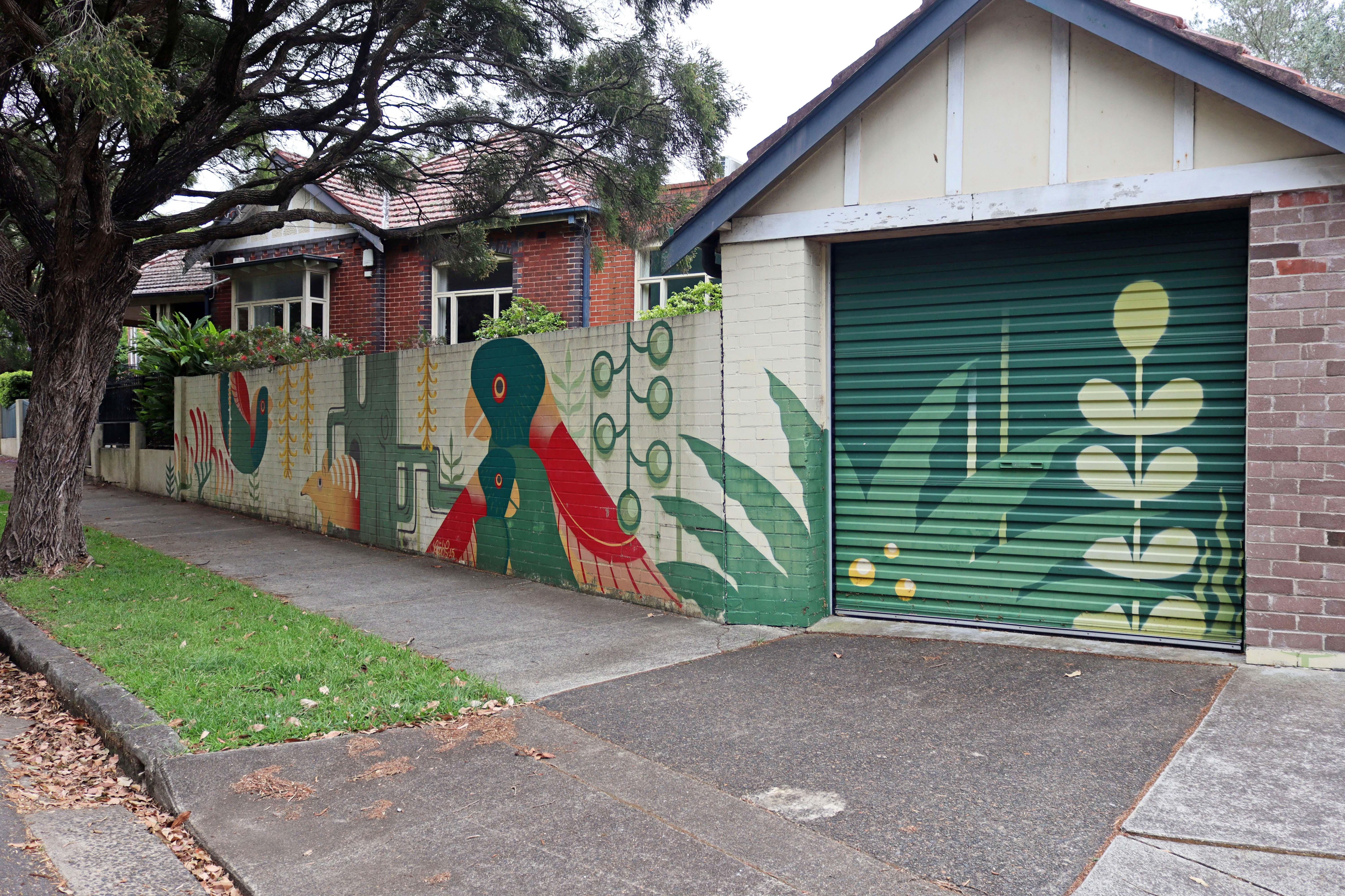 Lorikeet's Valley by Geebs | Street Art NSW