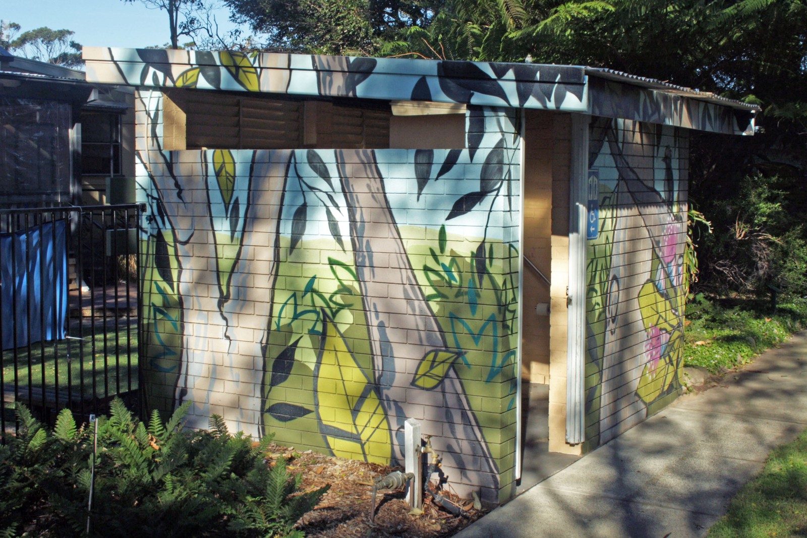Curtis Park Toilet Block | Street Art NSW