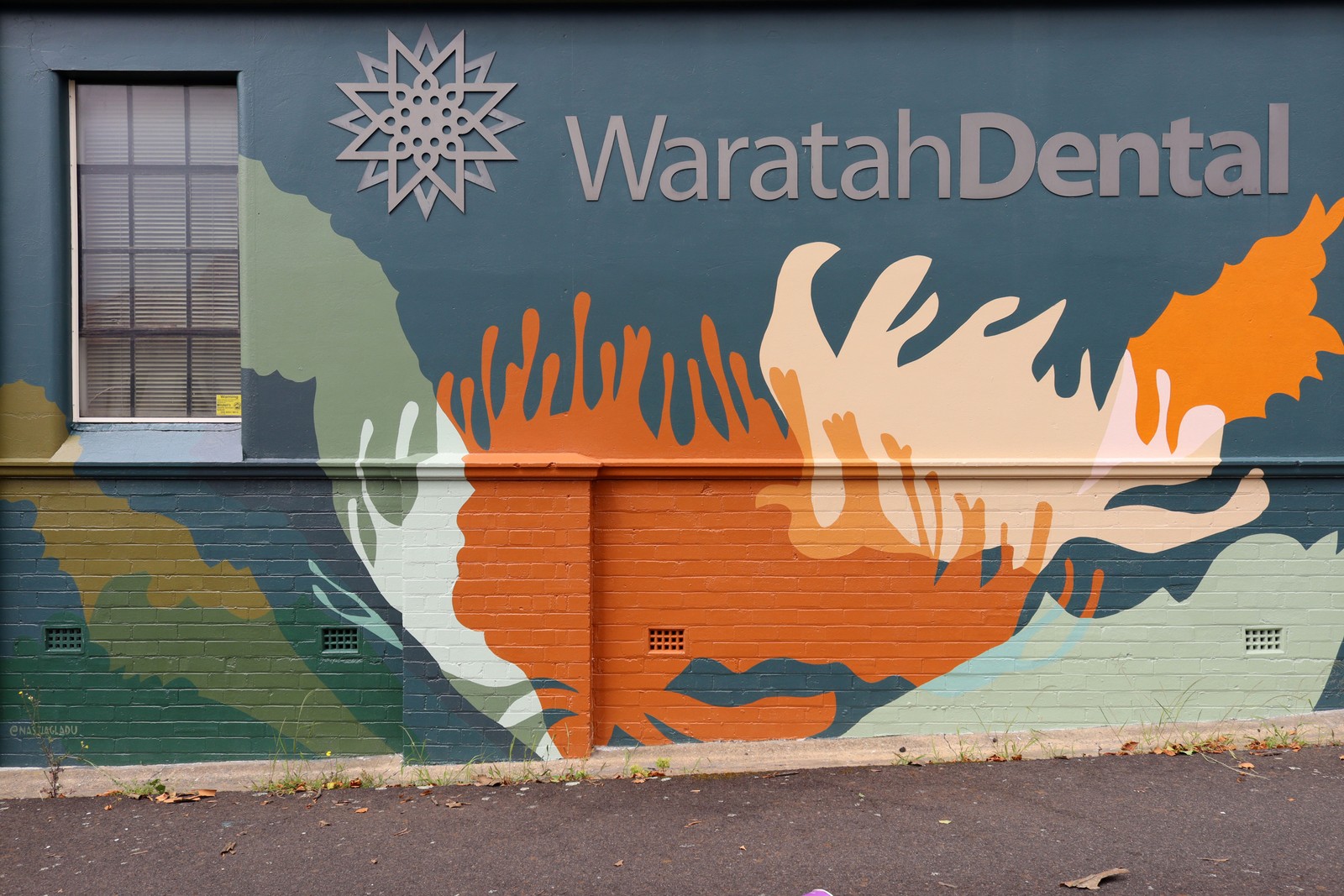 Waratah Dental by Nastia Gladushchenko | Street Art NSW