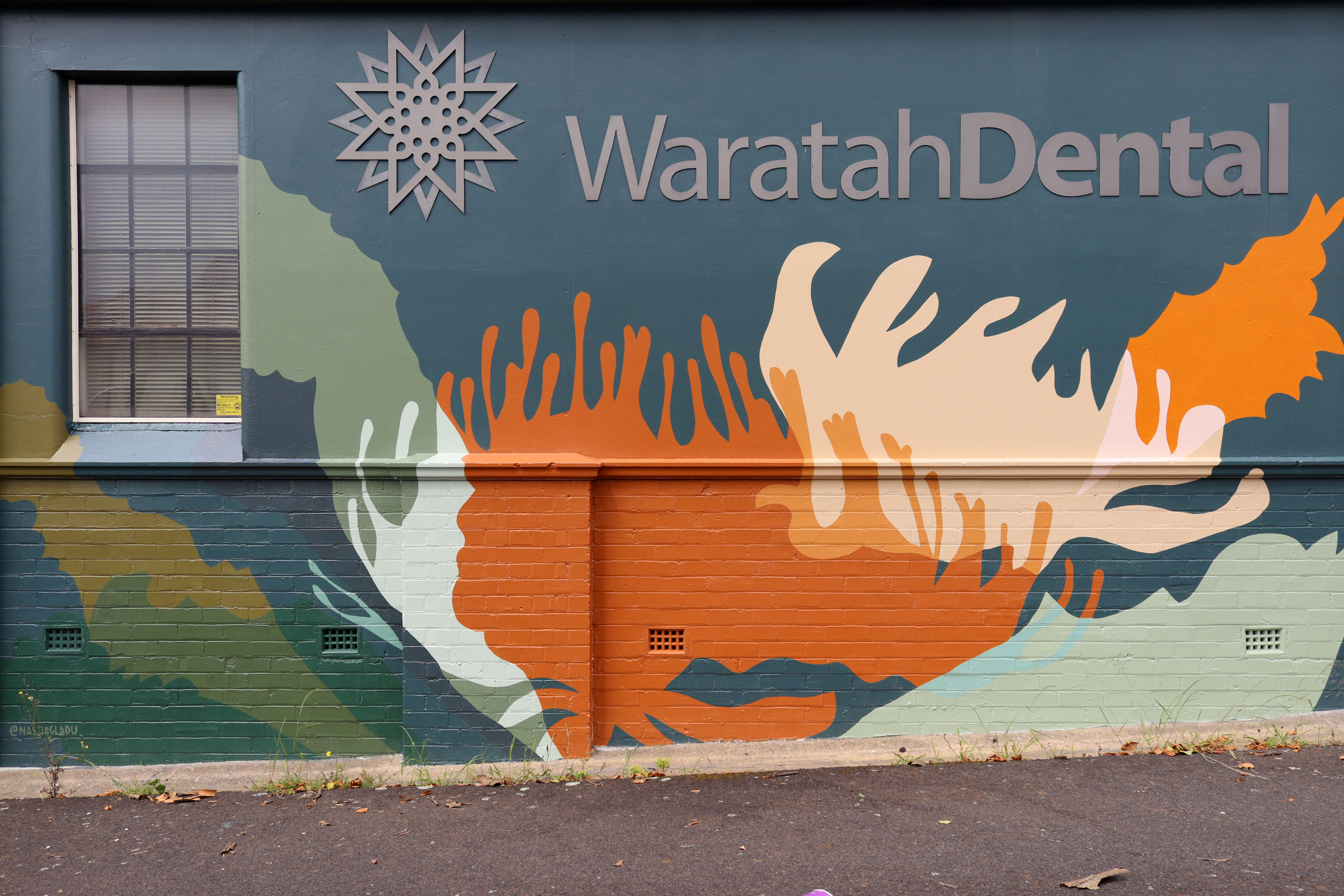 Waratah Dental by Nastia Gladushchenko | Street Art NSW