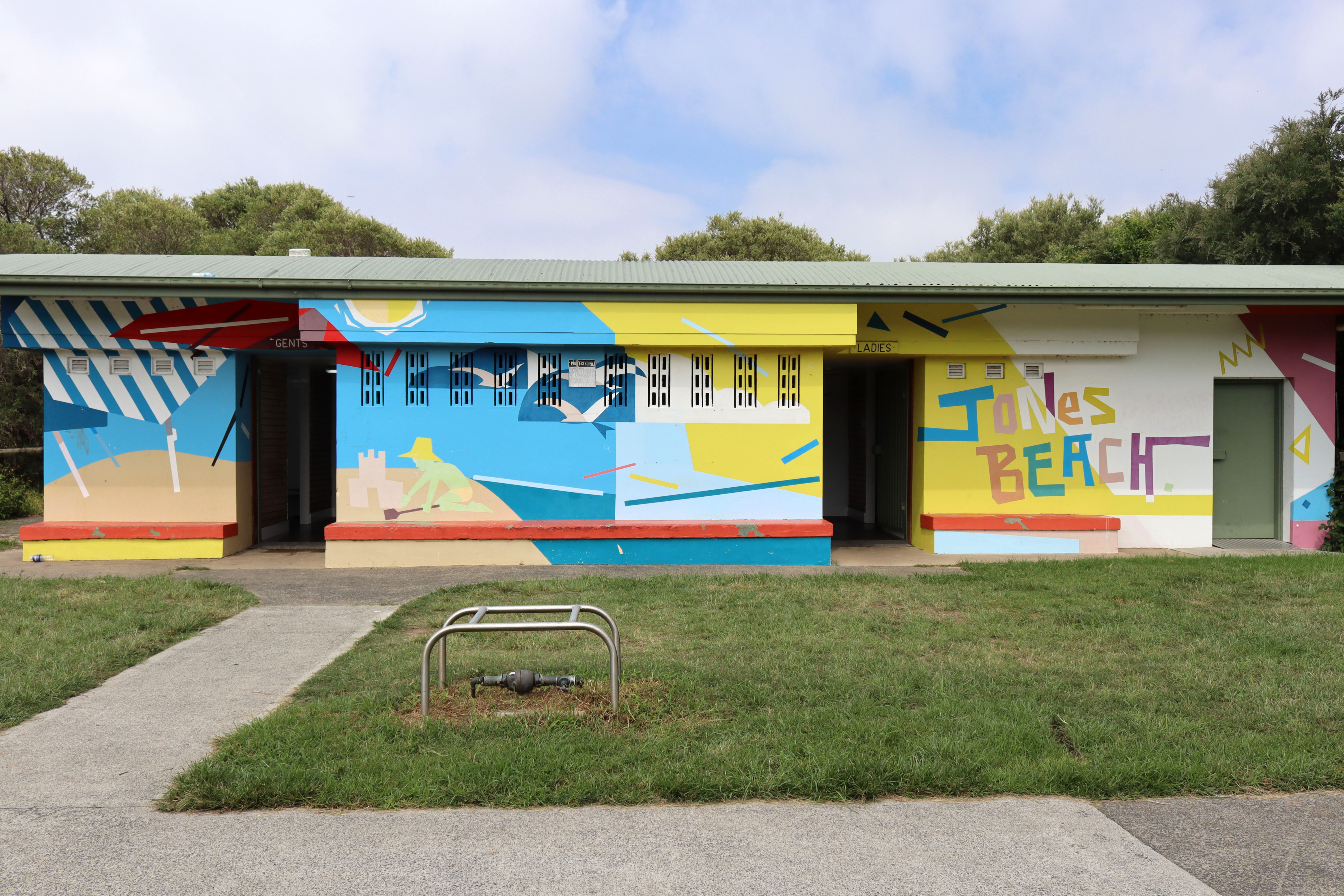 Jones Beach by Mikey Freedom | Street Art NSW
