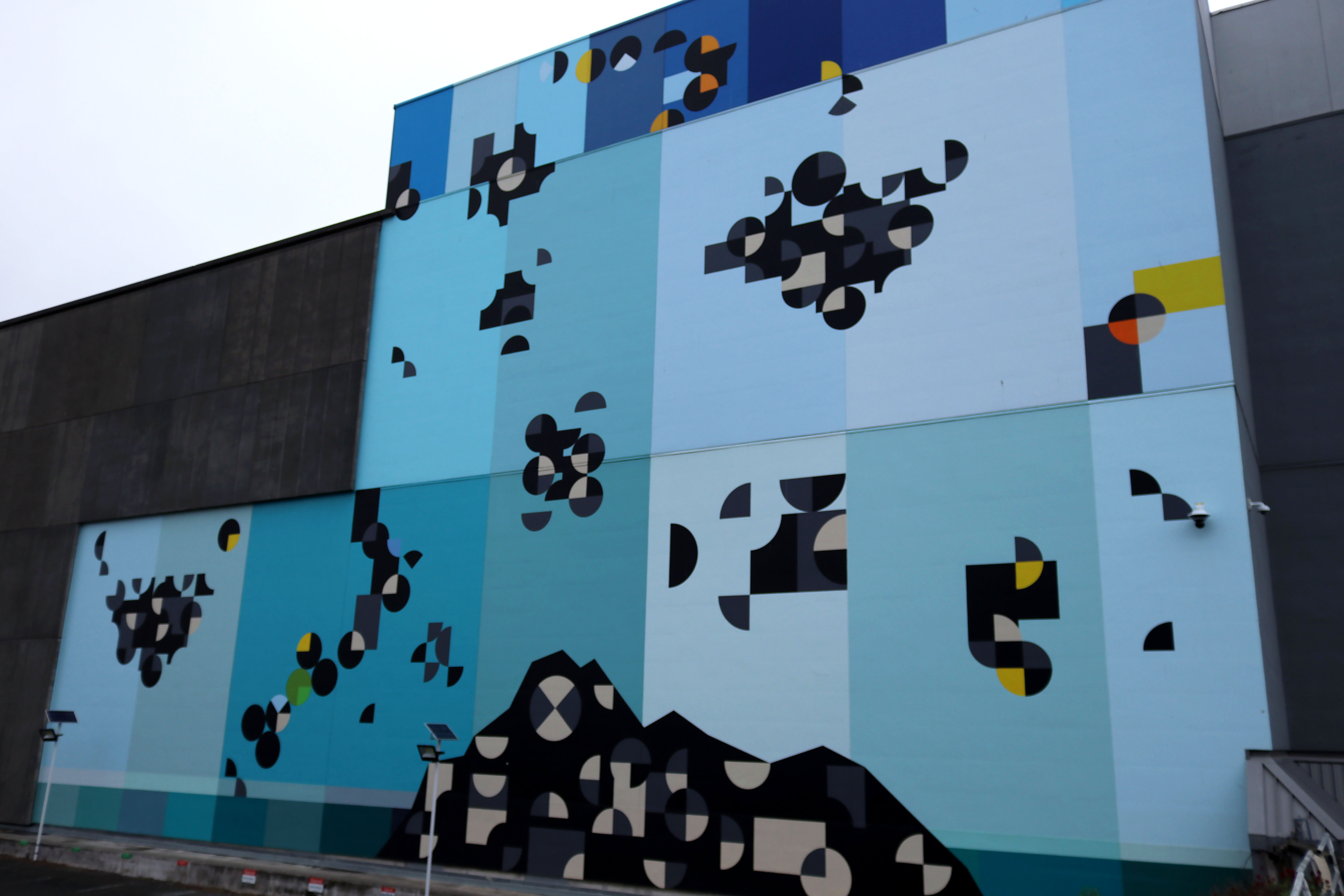 Te Tāhū o ngā Maunga Tūmatakahuki by Kelcy Taratoa | Street Art NSW