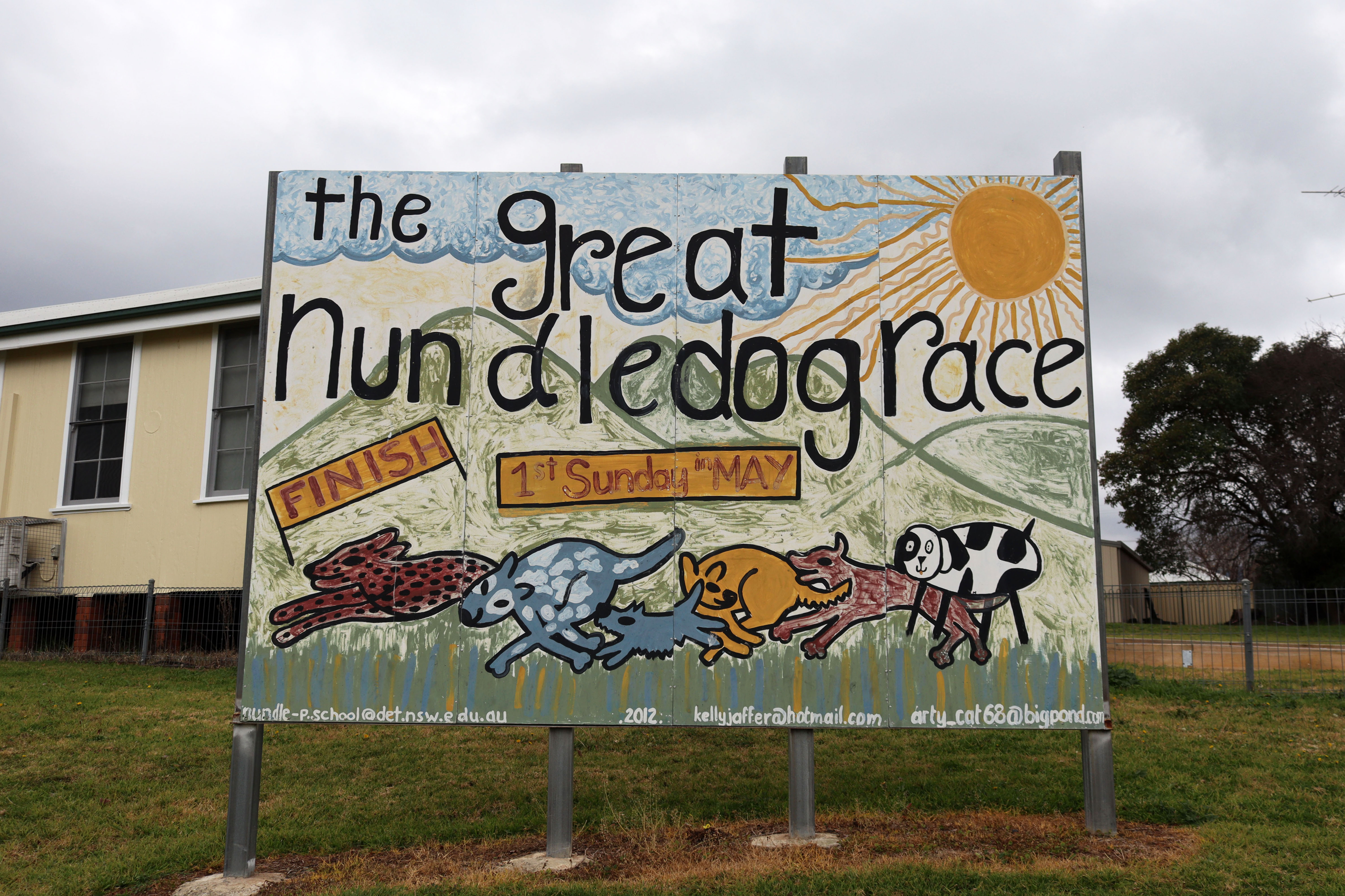 The Great Nundle Dog Race by Kelly Jaffer | Street Art NSW