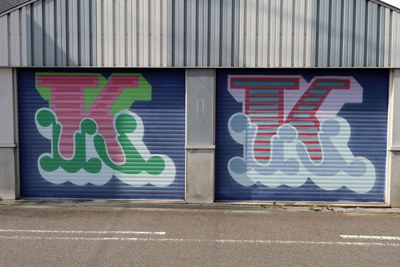 K K