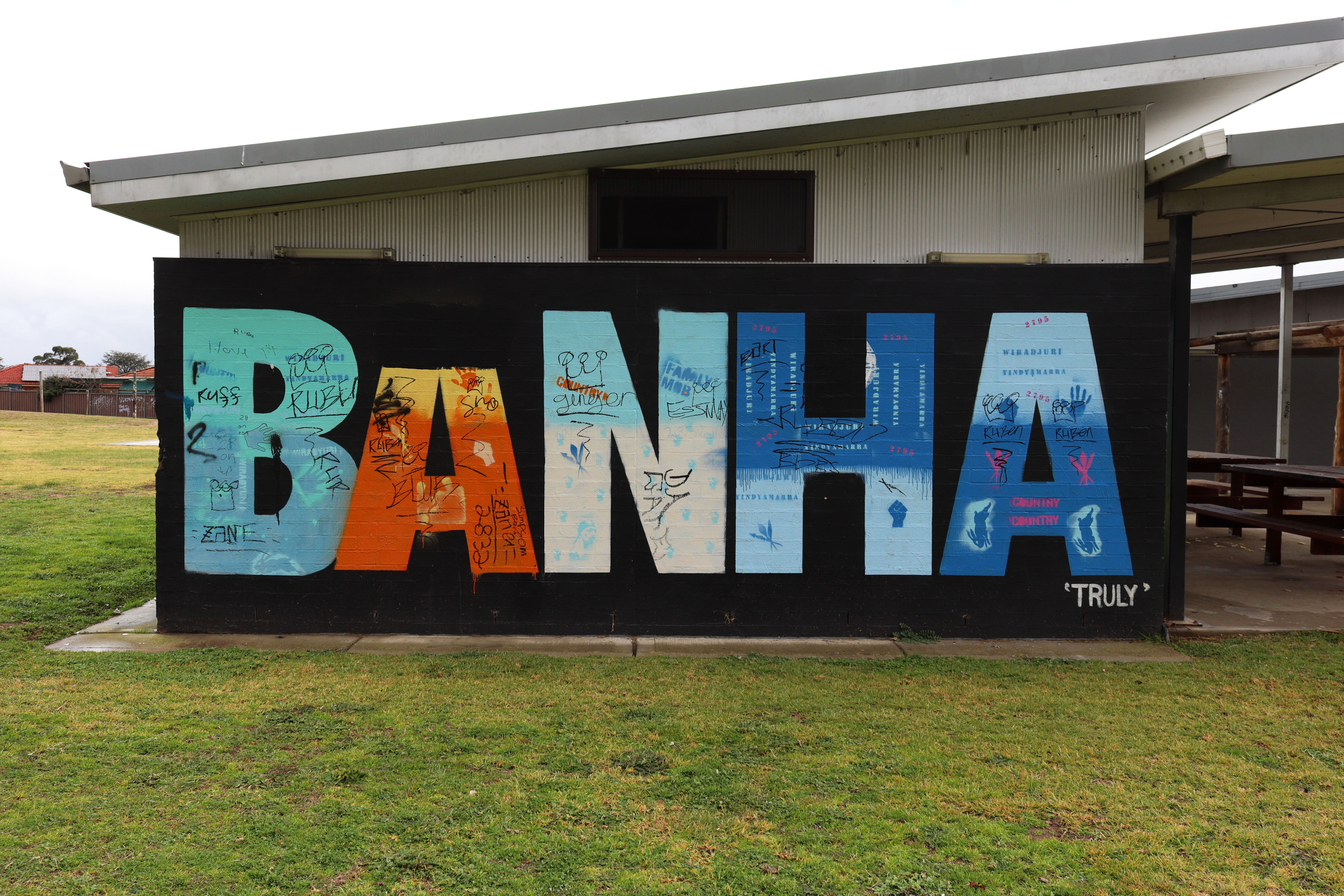 Belong Banha by Kelso High Campus | Street Art NSW