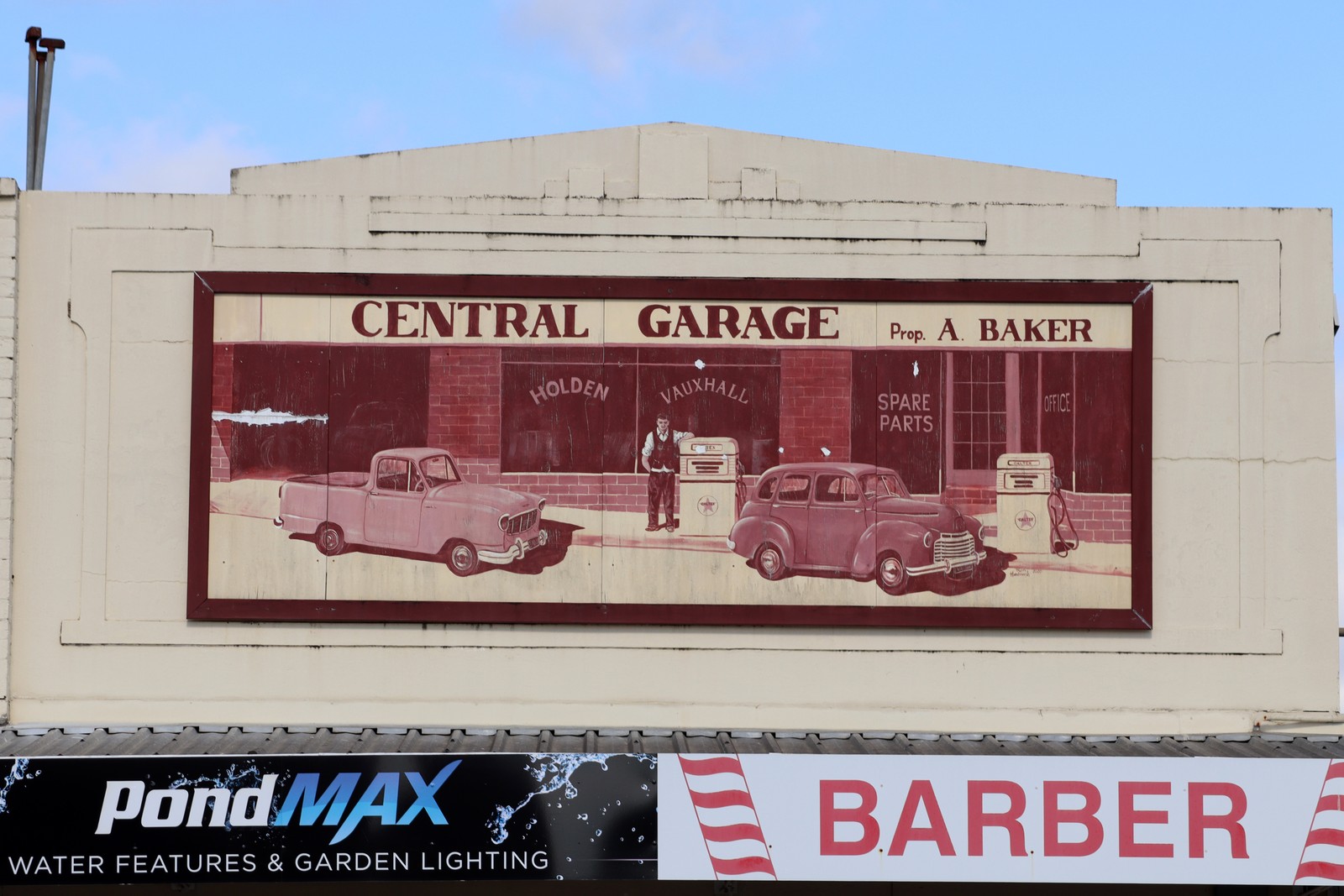 Central Garage by Ron Hindmarsh | Street Art NSW