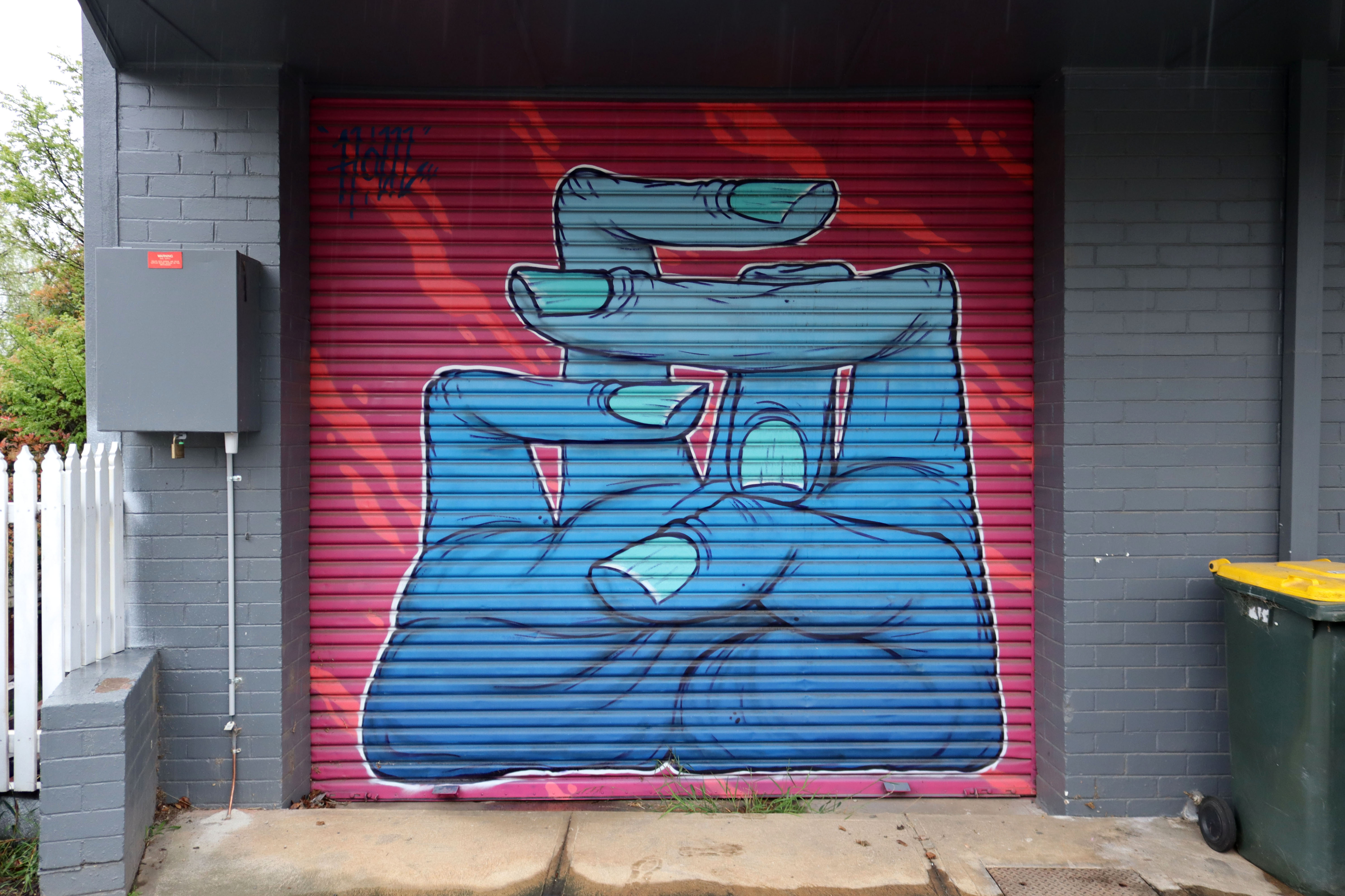 Sunday Hand by Houl | Street Art NSW