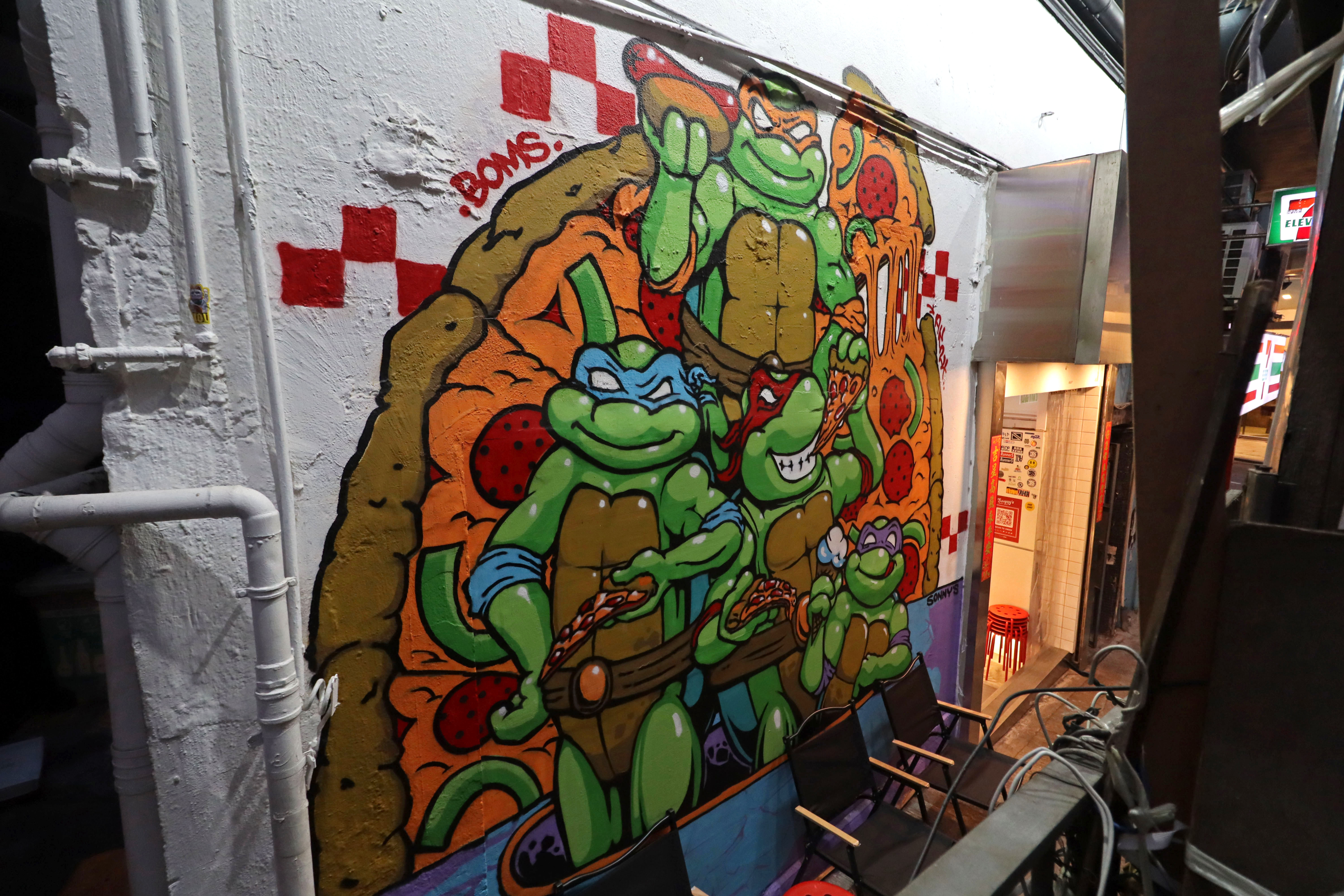Meet the Neighbours by BOMS | Street Art NSW