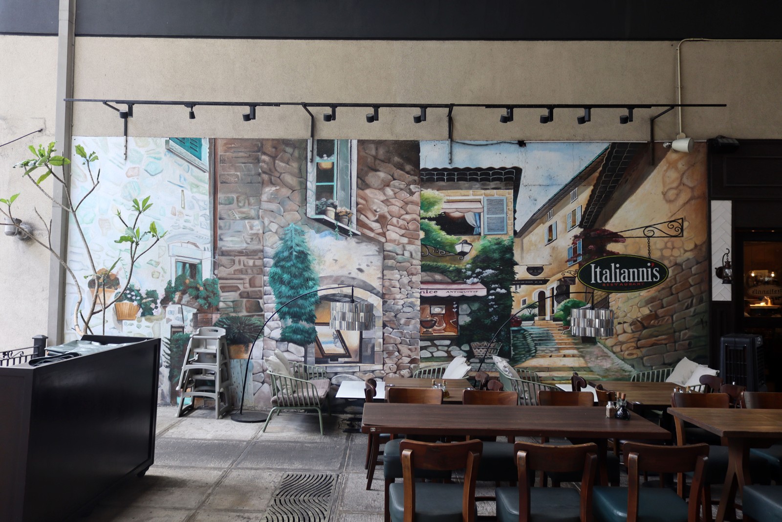 Italianni's | Street Art NSW