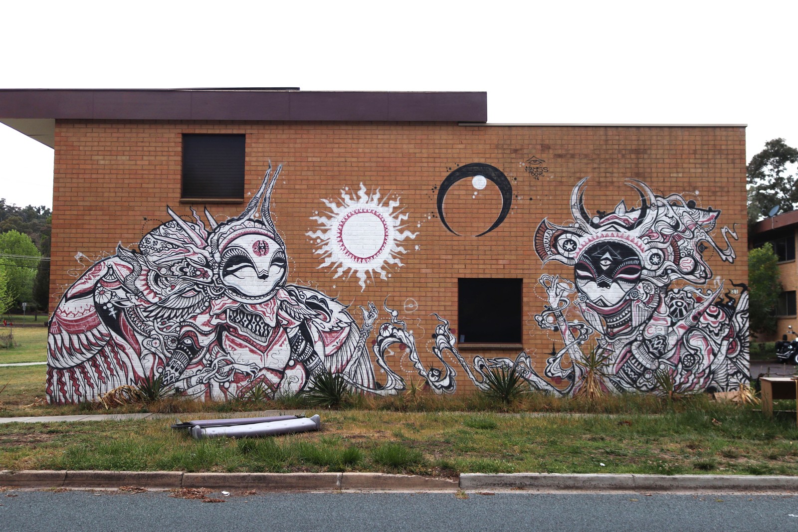 Sun & Moon by Abyss .607 | Street Art NSW