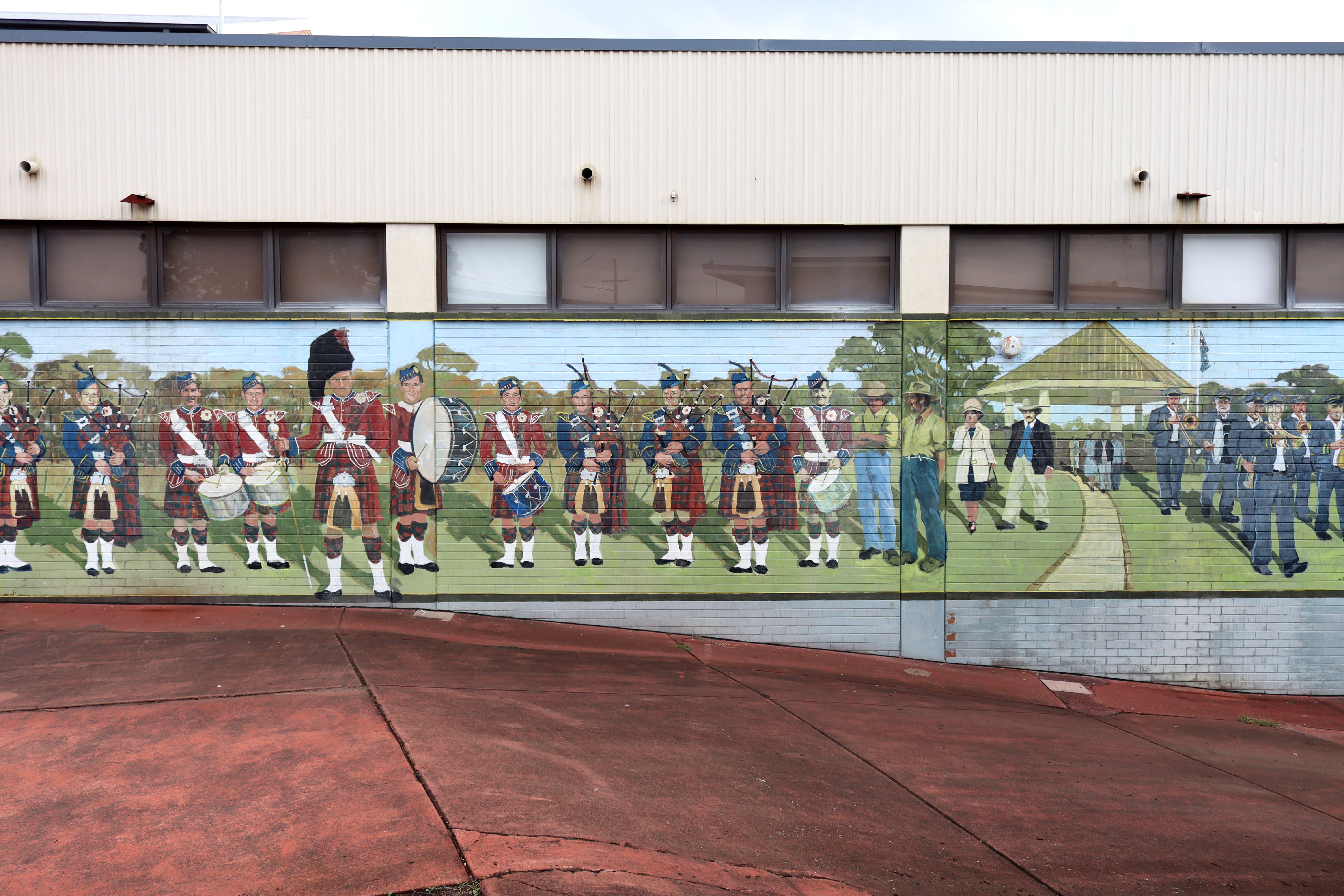Pipe Band Mural by John Dorahy | Street Art NSW