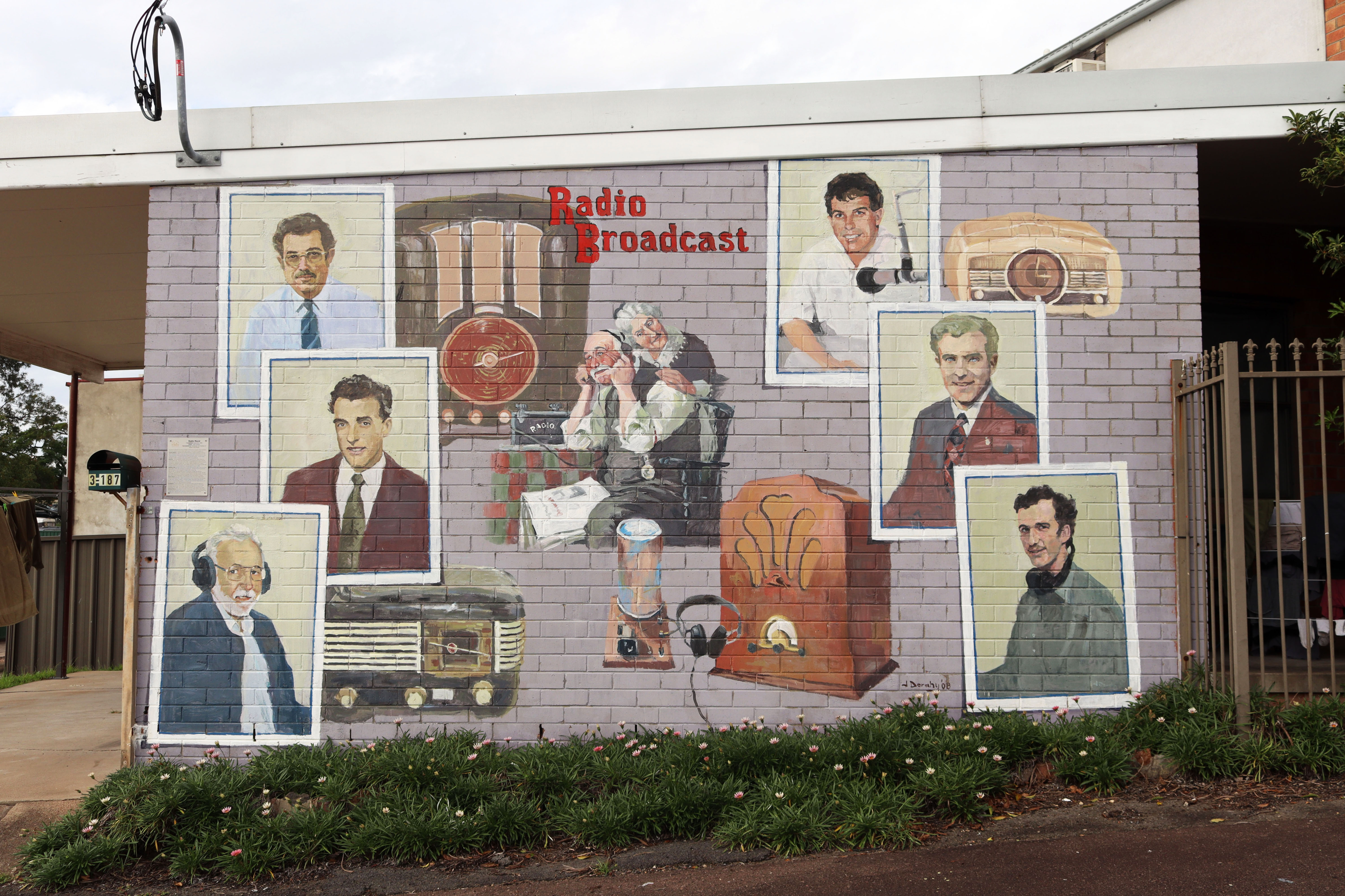 Radio Mural by John Dorahy | Street Art NSW