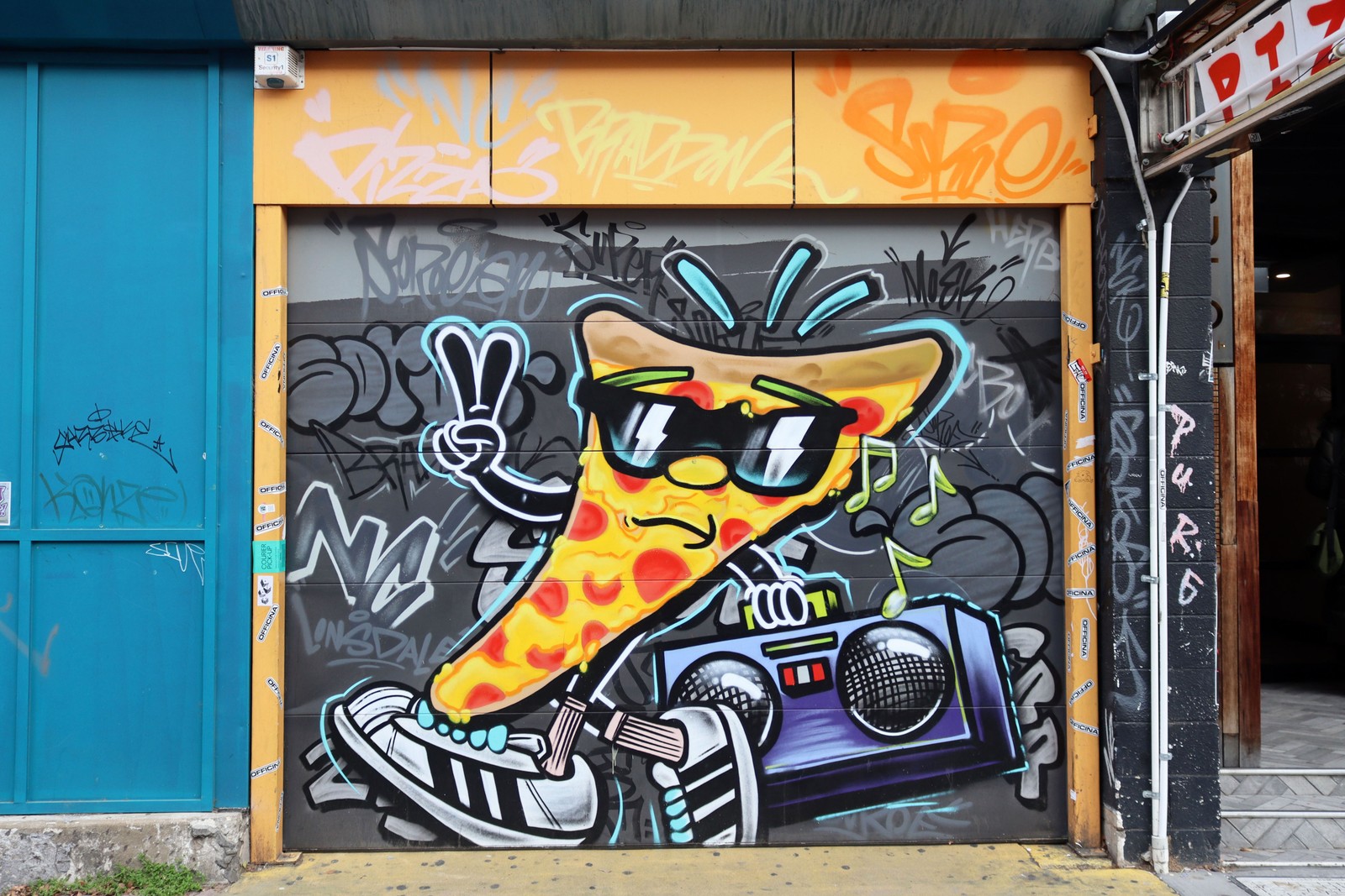 Fresh Hot Pizza! by SOROE | Street Art NSW