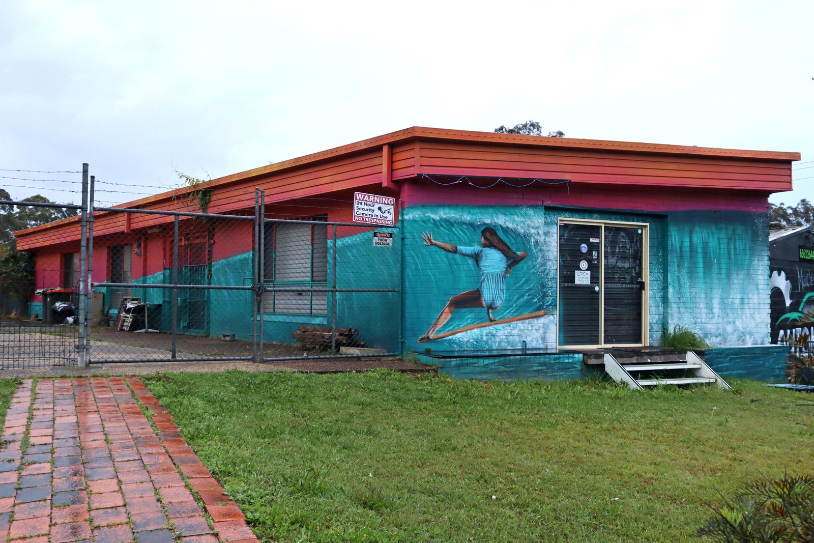 Robbie Page's Surf Shop by Nitsua | Street Art NSW